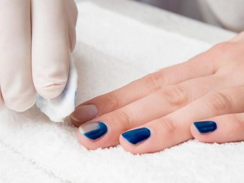 cach-lam-kho-son-gel-khong-can-may-6_05a0c2351ef5439c8aa923894bf1580d Tẩy sơn gel an toàn tại nhà