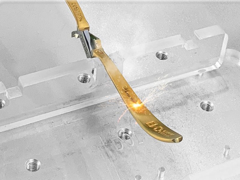 cach-lam-mem-da-tay-05_64fa71cac9904cafba2d75e8875f8507 Kềm Nghĩa còn có dịch vụ khắc logo theo yêu cầu, thích hợp để làm quà tặng