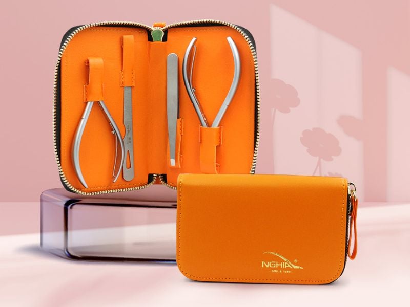 Bộ dụng cụ làm móng chuyên nghiệp hỗ trợ việc vệ sinh và chăm sóc móng