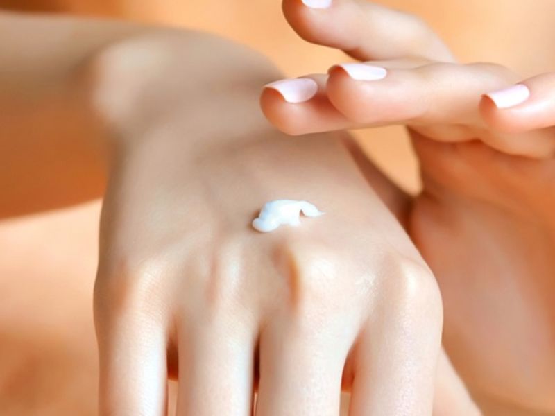 cach-lam-trang-da-tay-14_15d26577589643ccb99402acbf29ea7d Thường xuyên giữ ẩm cho da