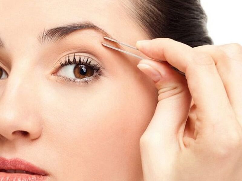 cach-nho-long-may-6_79d7140a145349d298d4de063285ee45 Nhổ lông theo hướng mọc tự nhiên