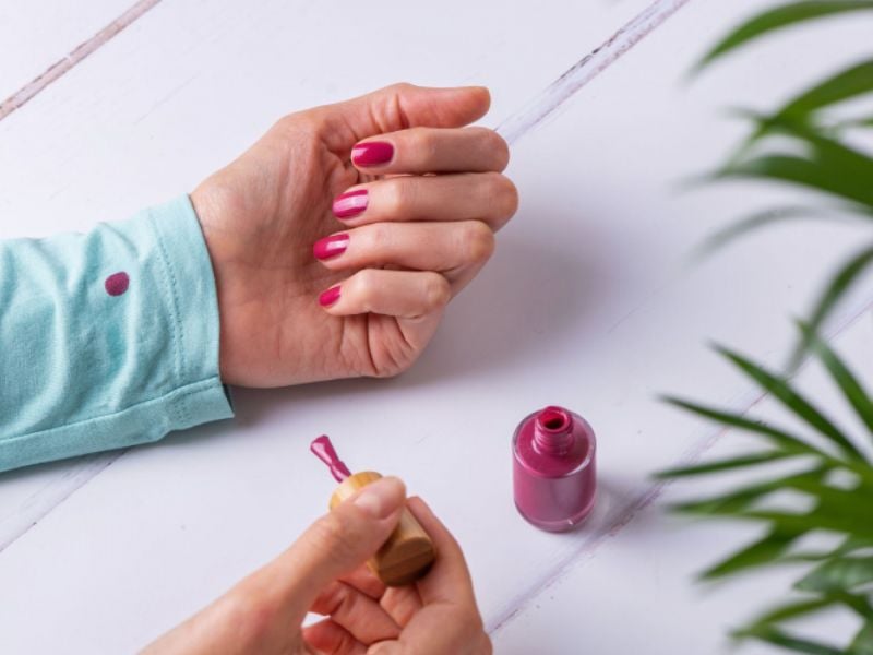 cach-son-mong-tay-3_1049224ee1414441bcbebf816f8d44bb Cố định tay khi thao tác