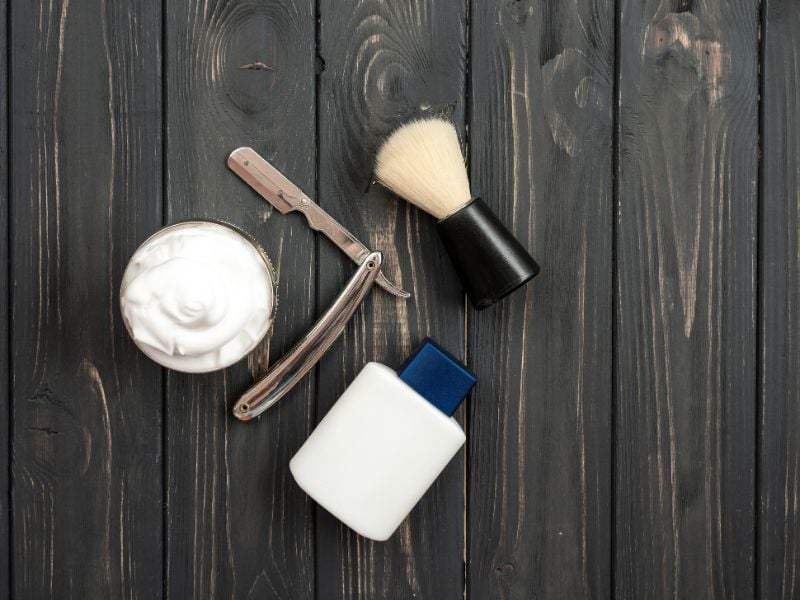 Kem cạo râu làm mềm lớp sơn gel