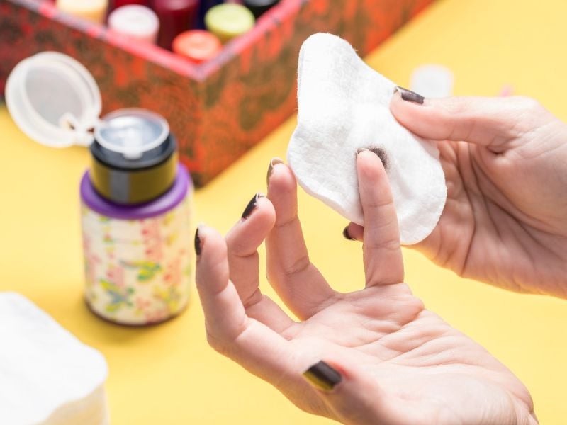 Acetone và dầu olive giúp tẩy sơn gel an toàn