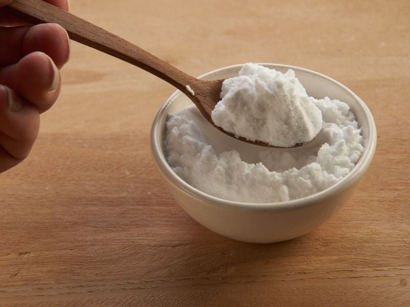 Baking soda làm sạch sơn gel hiệu quả