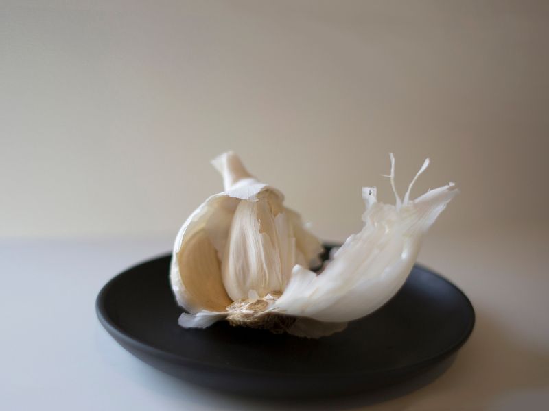 cach-tri-nam-mong-tay-03_d177c71ce515412b8c708bbbd1805b5d Tỏi là cách dân gian thường dùng để trị nấm móng tay