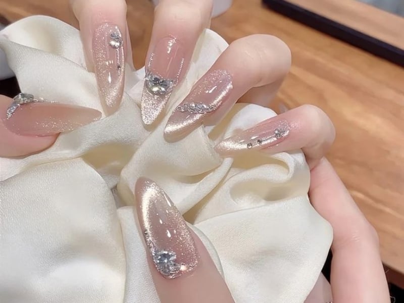 Nail box móng nhọn dài thể hiện sự quyến rũ