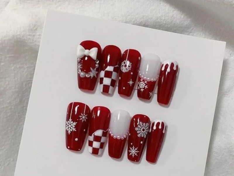 Nail box chủ đề Giáng sinh với cây thông, tuần lộc