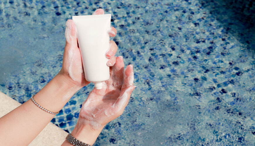 da-dau-mun-nen-dung-sua-rua-mat-dang-sua_9f9c784bc62b45e5bc87843cf83e70f0 Da dầu mụn nên ưu tiên lựa chọn dòng sản phẩm sữa rửa mặt dạng sữa