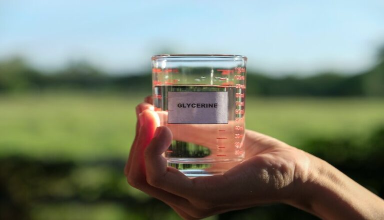 Glycerin nguyên liệu làm đẹp đa năng: Công dụng thần kỳ cho làn da