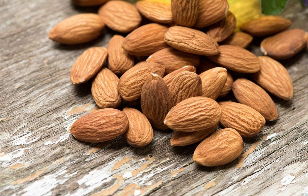 hanh-nhan-lam-deu-mau-da_03e49dace27a493cbfa65c1763670f8b_1024x1024 Hạnh nhân làm đều màu da