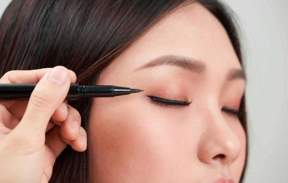 Kiểu eyeliner tự nhiên, thanh lịch