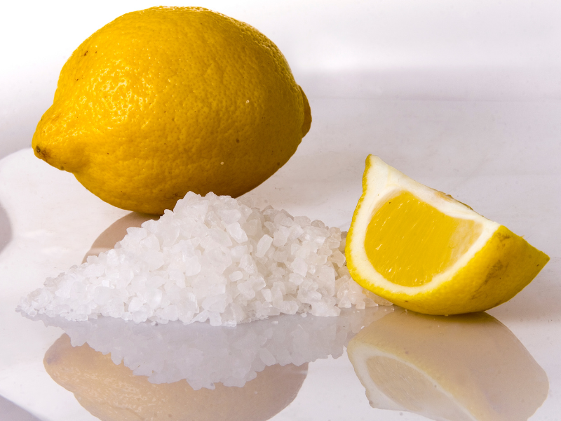 lam-mong-tay-nhanh-dai-trong-1-dem-5_6353ae411fd54f7e88cc6be96e40f571 Dưỡng móng với chanh và muối