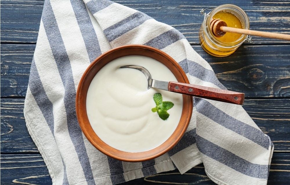 Mặt nạ làm trắng da từ sữa chua và mật ong