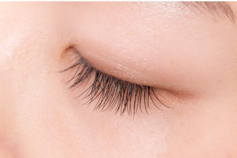 Bí quyết dưỡng mi dài cong tự nhiên cho đôi mắt thêm quyến rũ