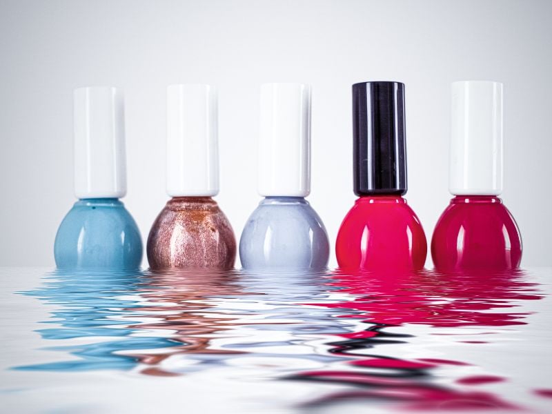 Lăn nhẹ lọ sơn móng