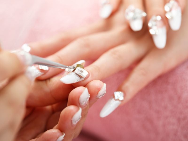 Tránh nước nóng sau khi làm nail