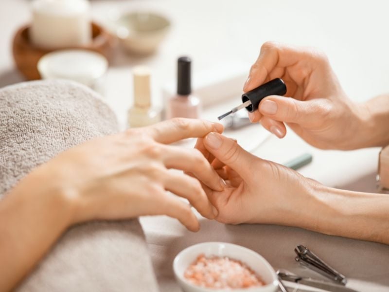 Sơn bóng giúp móng bền màu