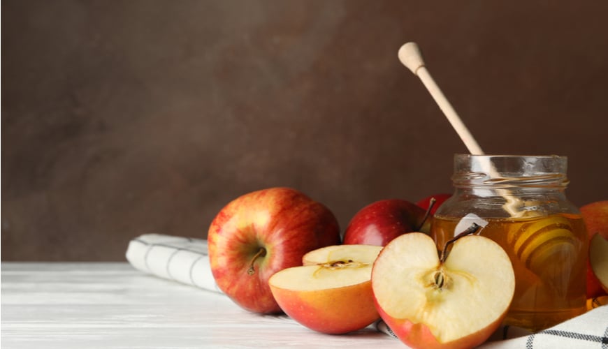 mat-na-trang-da-tao-va-mat-ong_7ae7b16143e84efcbc39abb34765e0fa mặt nạ trắng da táo và mật ong