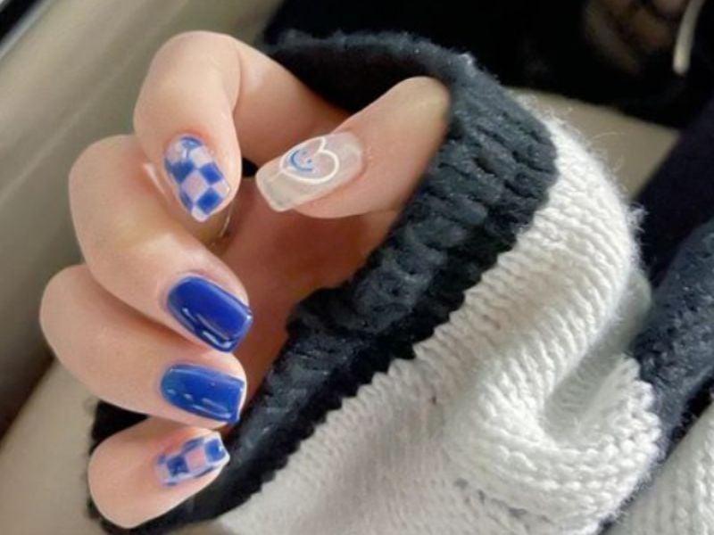 mau-nai-ke-caro-14_98642c6eb6cc4b61bf778a08abfd4377 Mẫu nail caro xanh lam