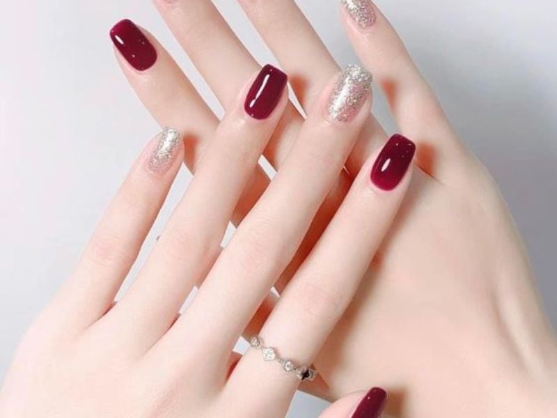 Mẫu nail kết hợp đỏ thẫm – trắng