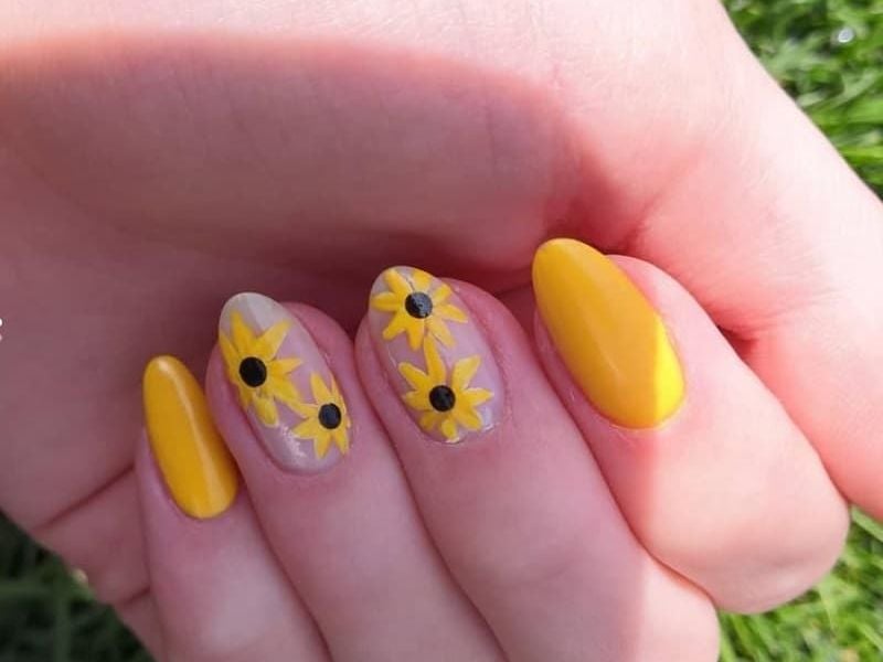 mau-nail-tet-12_d72b051ddd00486a85dcff18c4e97af8 Mẫu nail Tết hoa hướng dương