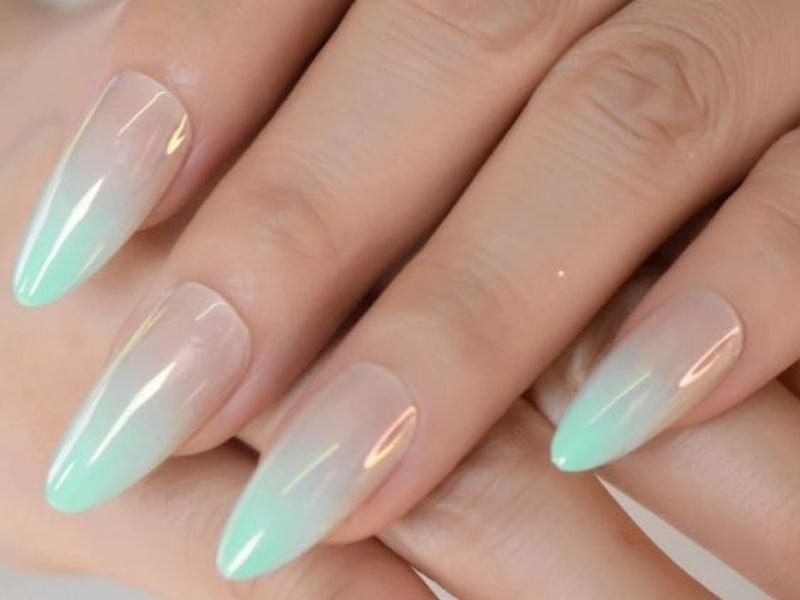 mau-nail-xanh-la-don-gian-8_64480c7d7ac74fd8a1faa17f12f53be4 Sơn màu xanh lá cây và tạo hiệu ứng ombre