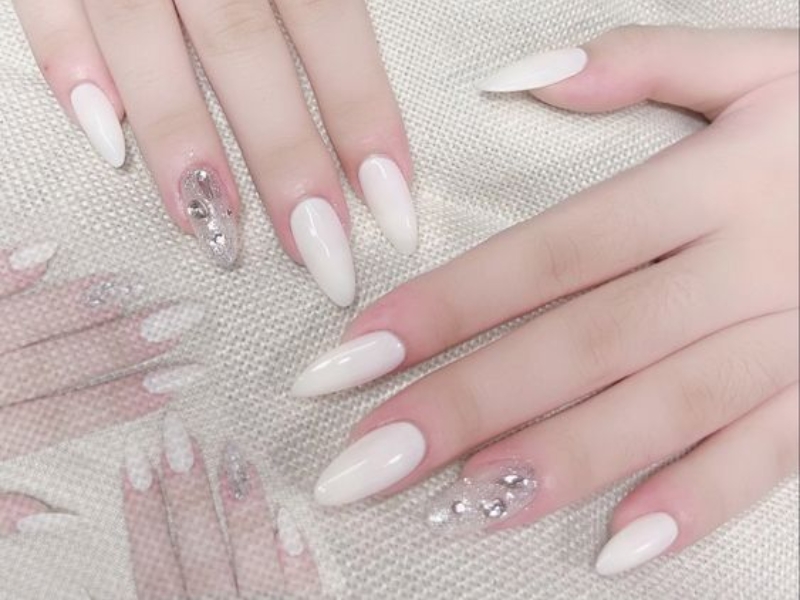 Nail box đắp Gel đính đá, ngọc trai sang chảnh