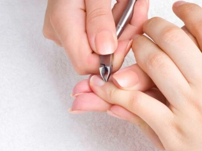 nghia-nail-vlog-tips-cam-kem-dung-cach-2_6bdb77f0c8584ac09925d850bb982cff Cách cầm kềm chuẩn xác nhất