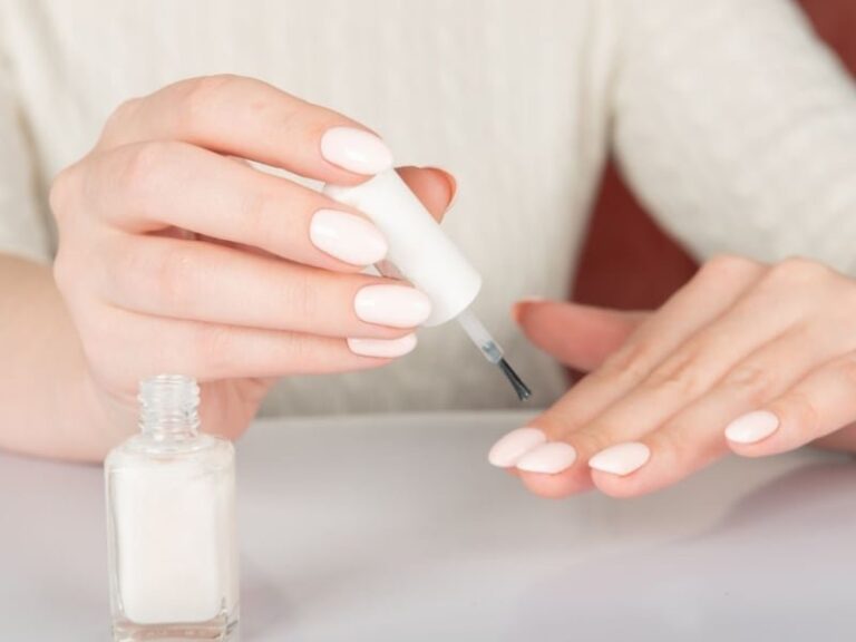 Sơn Base hay Top: Đâu là bước nền tảng quyết định độ bền móng?