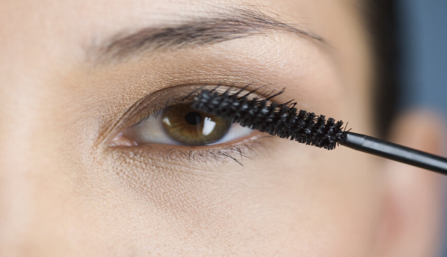 trang điểm mắt chuốt masscara