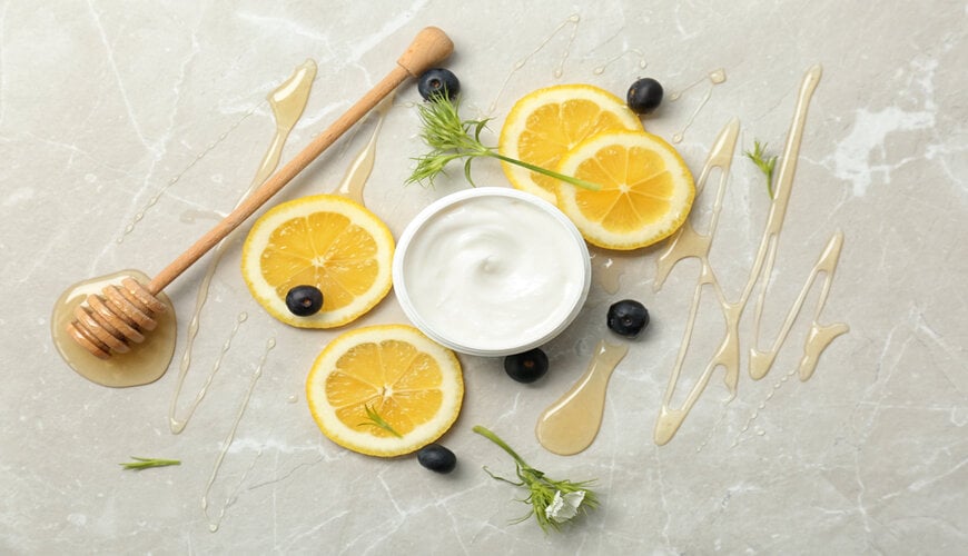 tu-lam-sua-rua-mat-2_7141890f19b648d482bad5cb0706ea1a tự làm sữa rửa mặt bằng mật ong