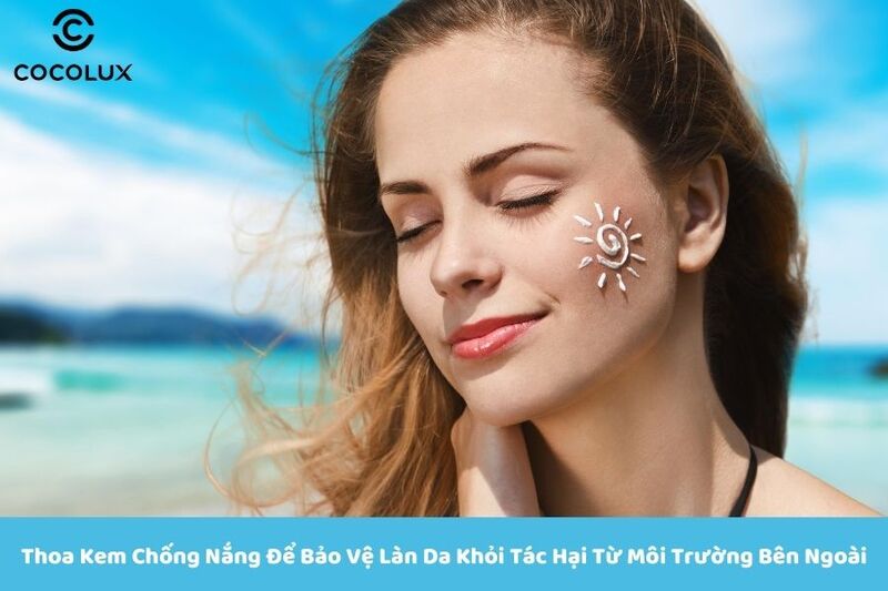 Thoa kem chống nắng để bảo vệ da khỏi tác hại từ môi trường